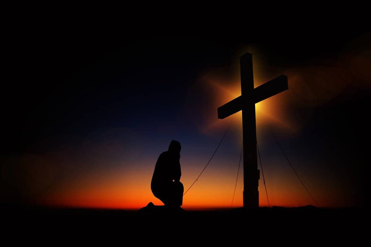 男 - 祈る - 十字架