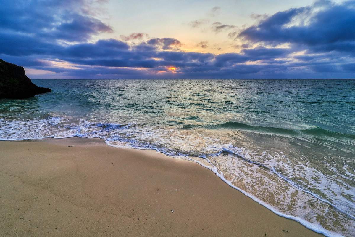 maré - nuvens - praia