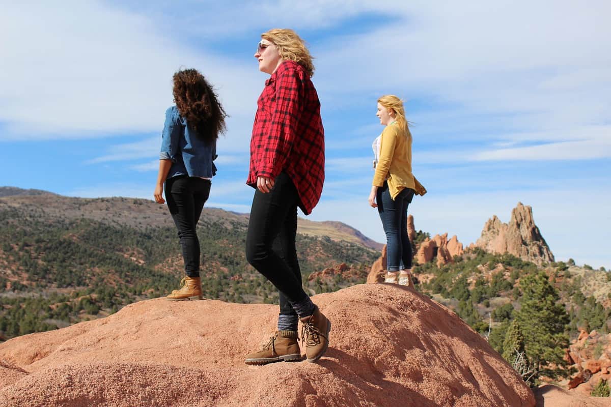 friends-in-desert