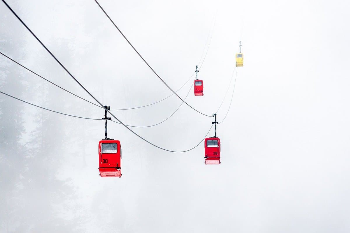 teleférico de estância de esqui