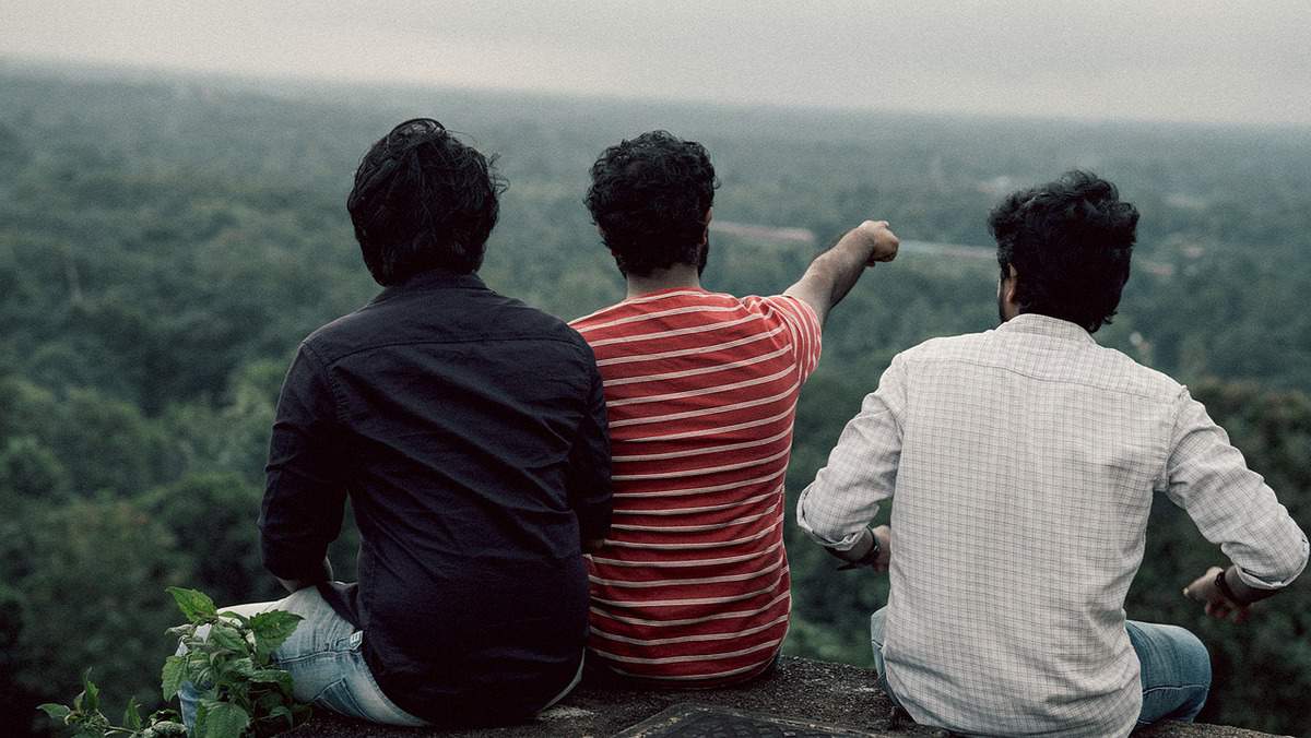 three-friends-talking