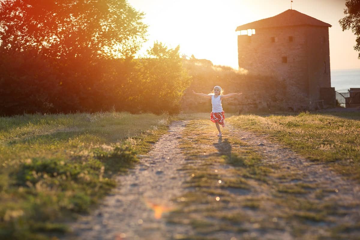 happy-child-playing