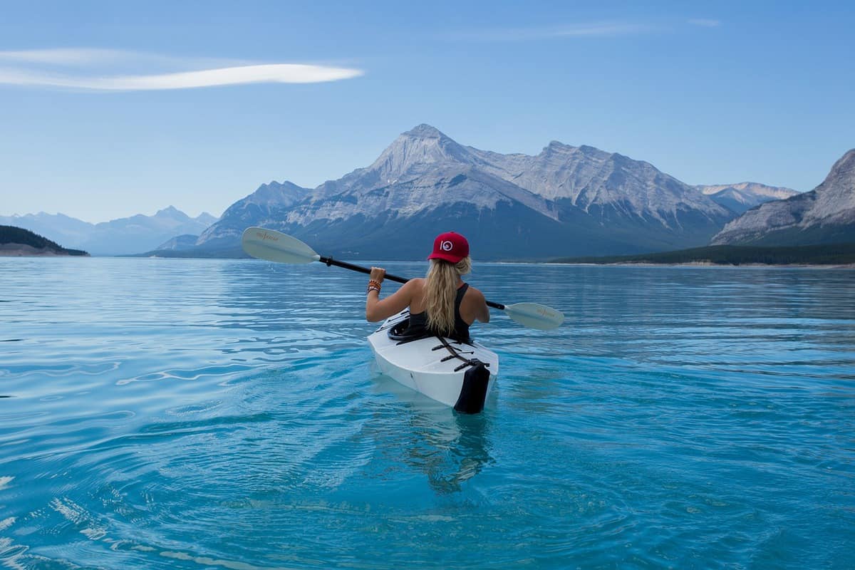 paddling-in-boat