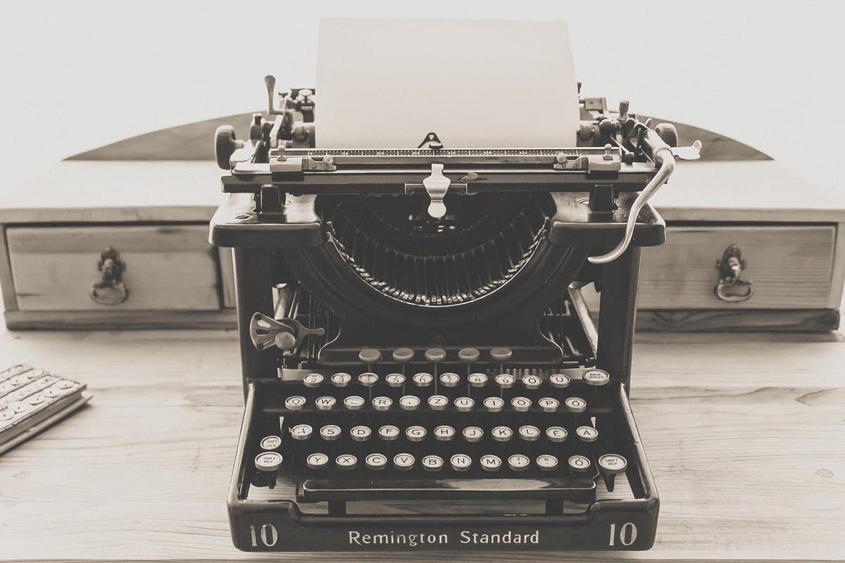 macchina da scrivere all'antica