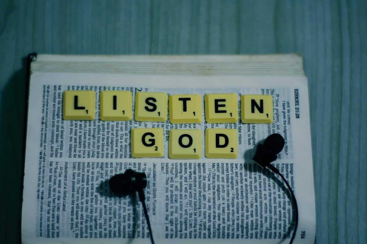bible-headphones-study