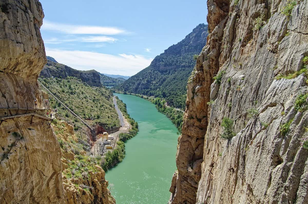 río-que-fluye-azul