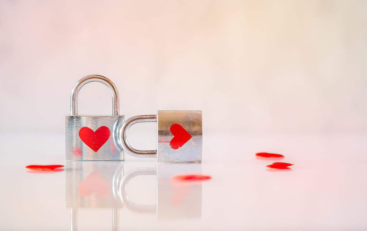 locks-hearts-love