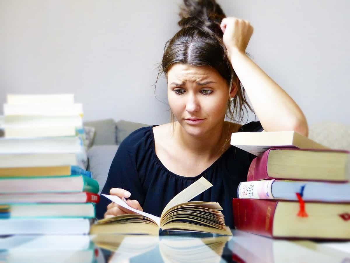 books-young-woman