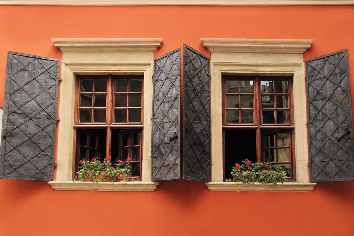 red-wall-windows