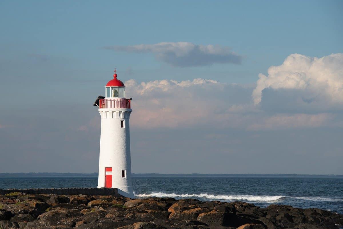 lighthouse-sea-sky