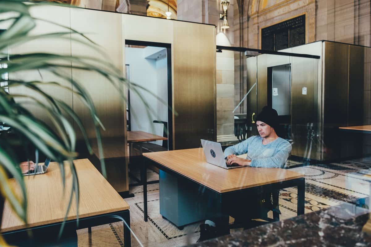 desk-typing-man