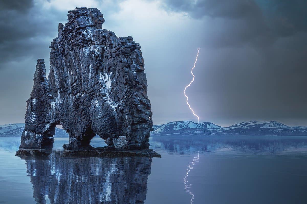 sea-rock-lightning