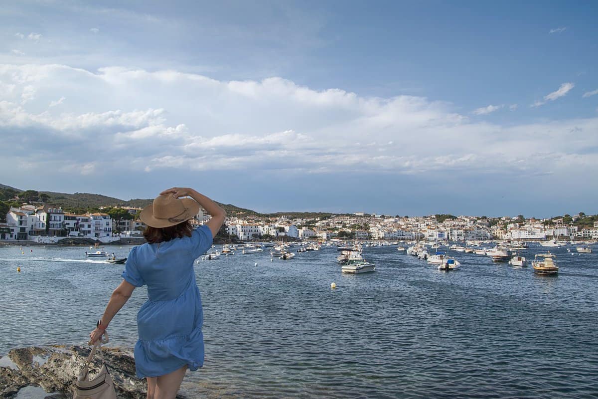 woman-harbor-sea