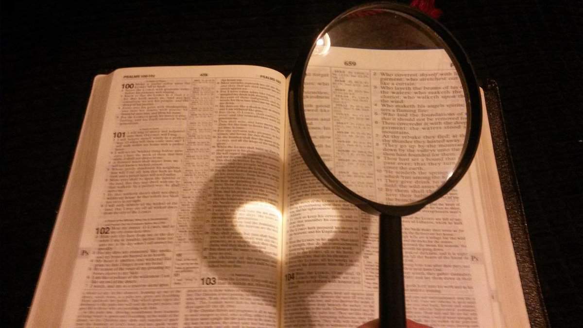magnifying-glass-book