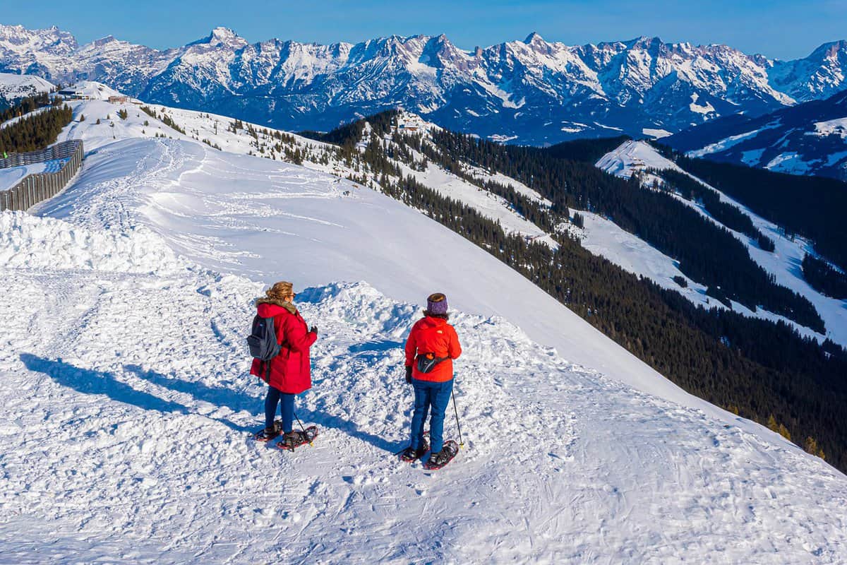 people-skiing-together