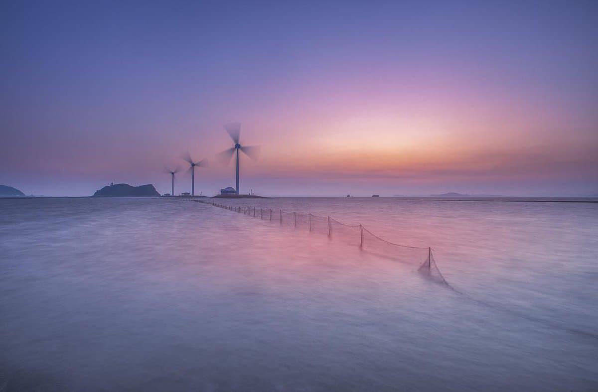 sky-snow-turbines