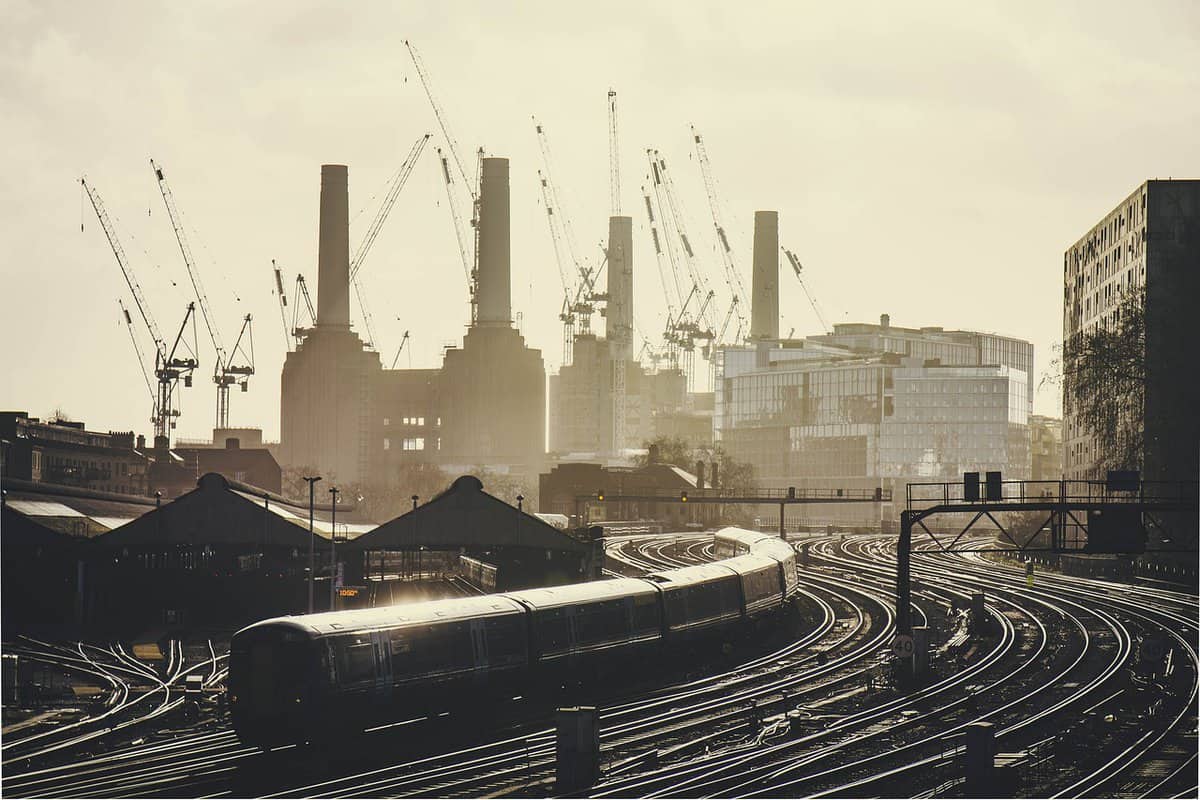 fábrica-chimeneas-trenes