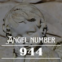 estátua de anjo-944