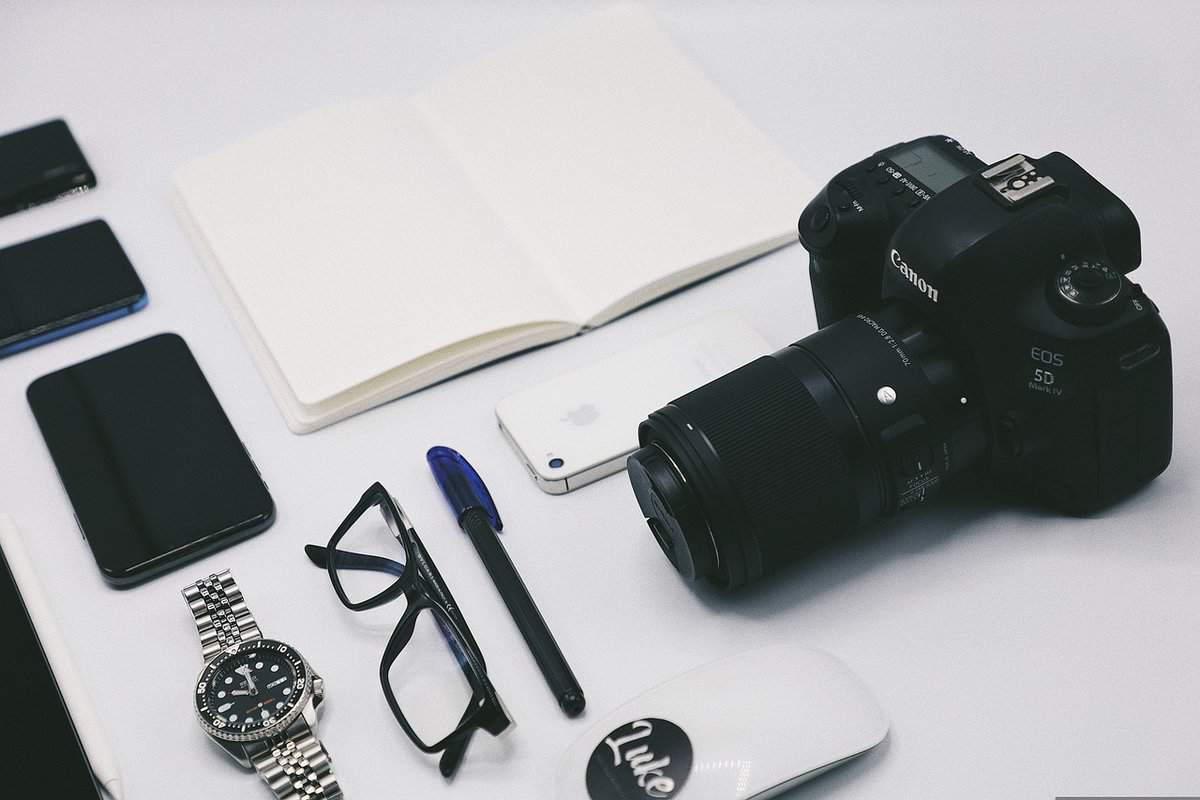 glasses-notebook-camera