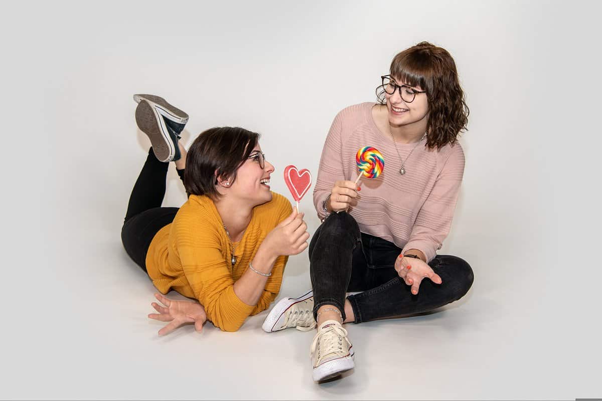 lollypops-women-friends
