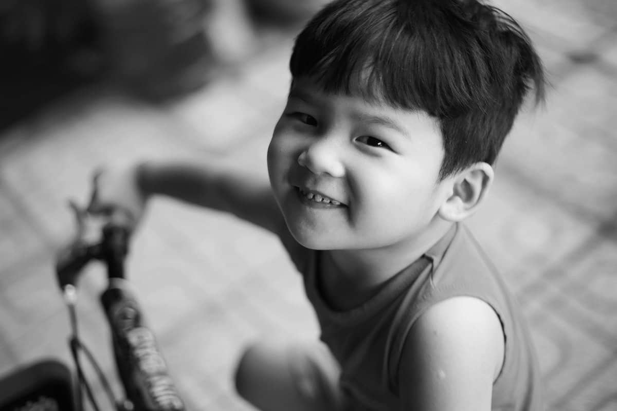 fotografia de criança a sorrir