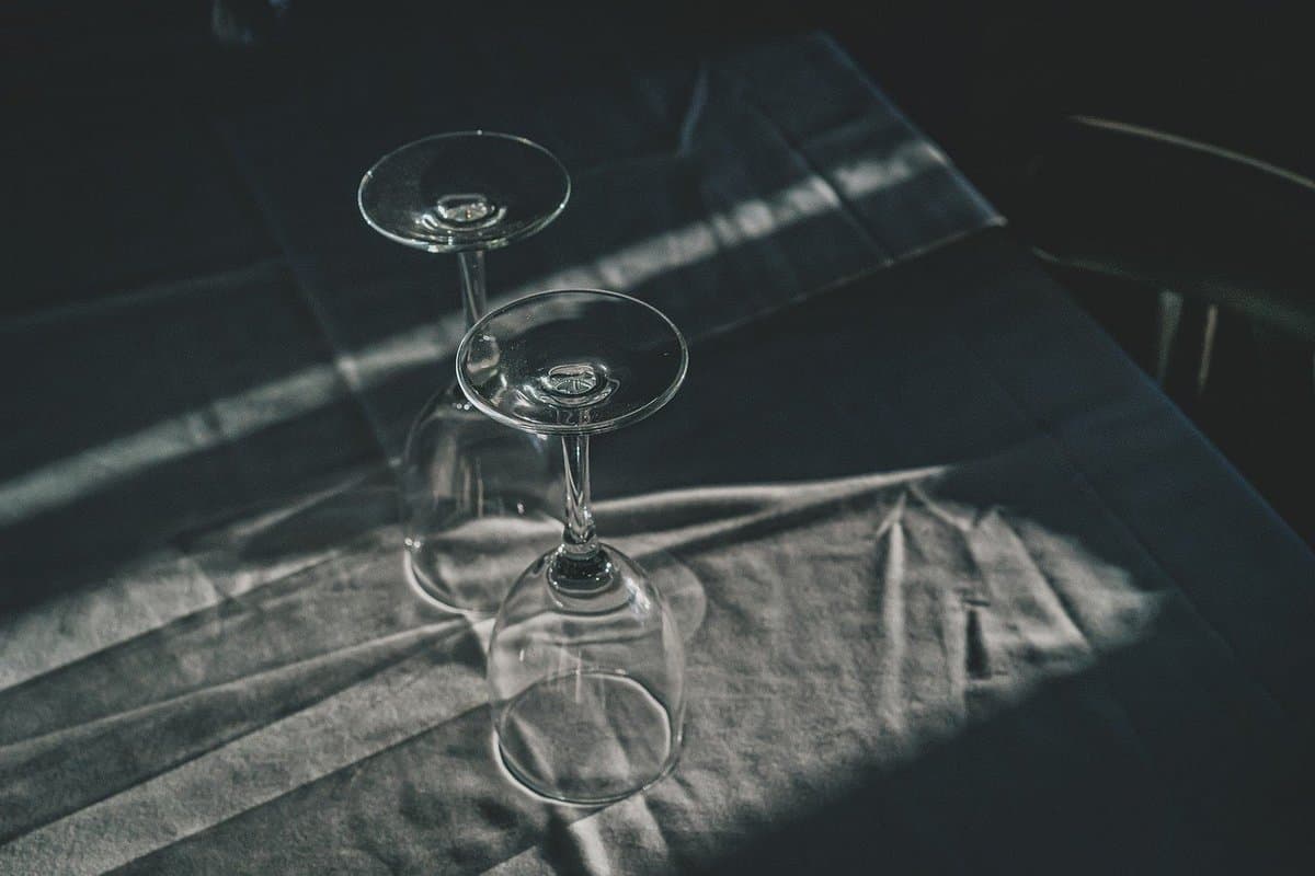 covered-table-glasses