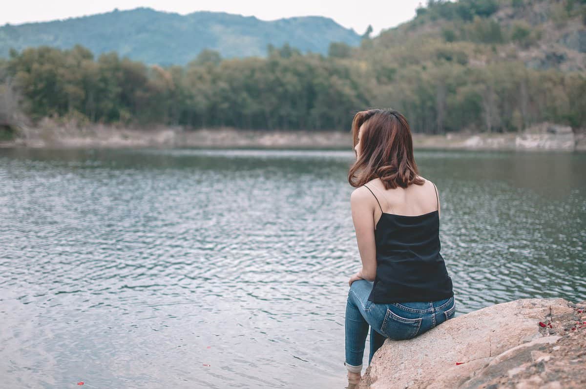 lake-water-girl