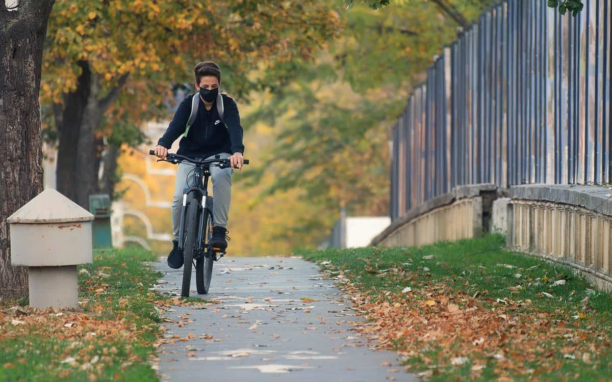 montar en bicicleta