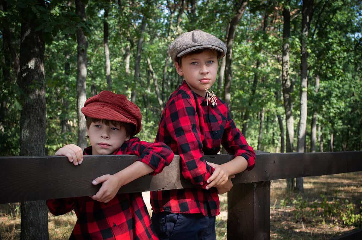 due bambini che giocano