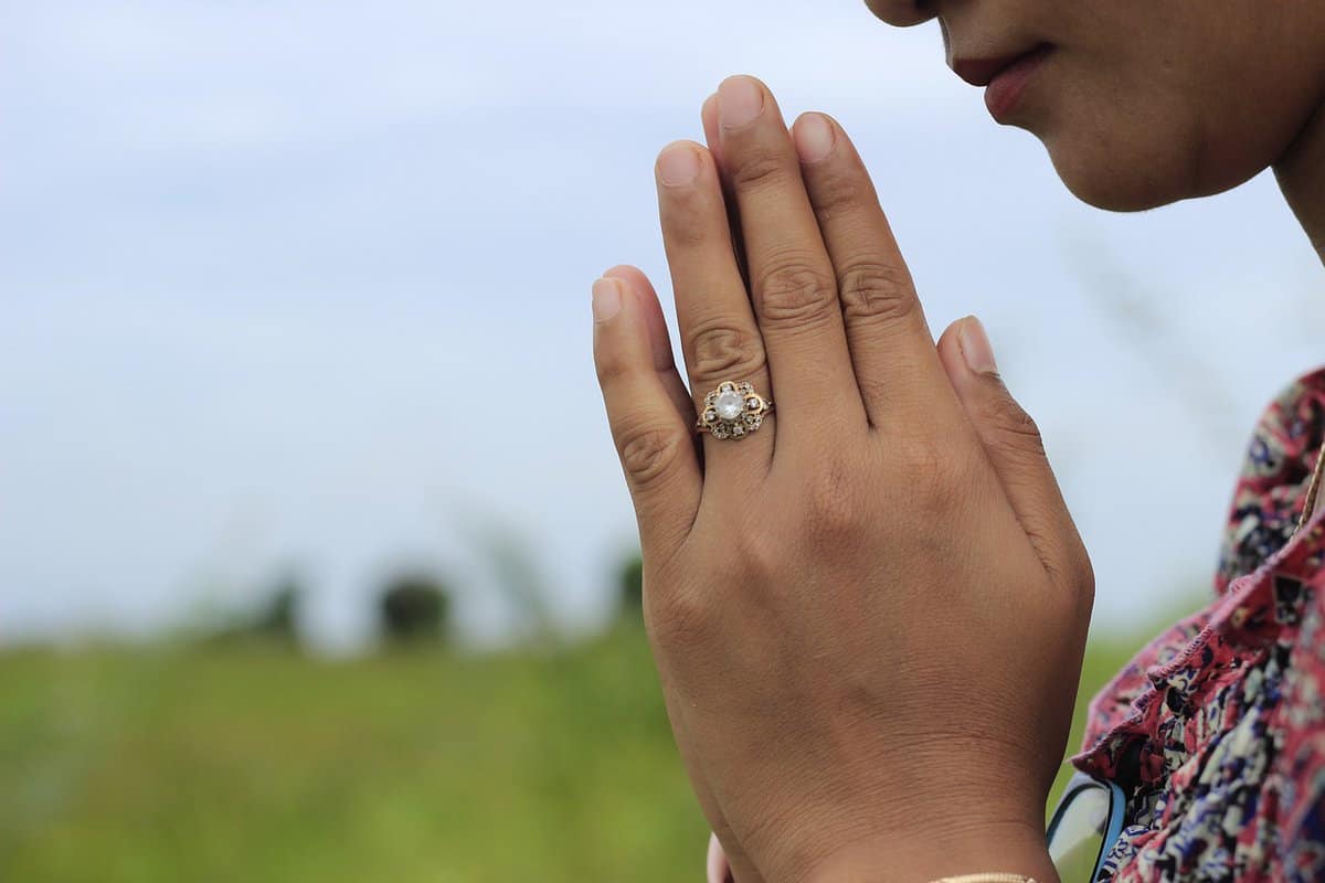 mãos-religião-cristianismo