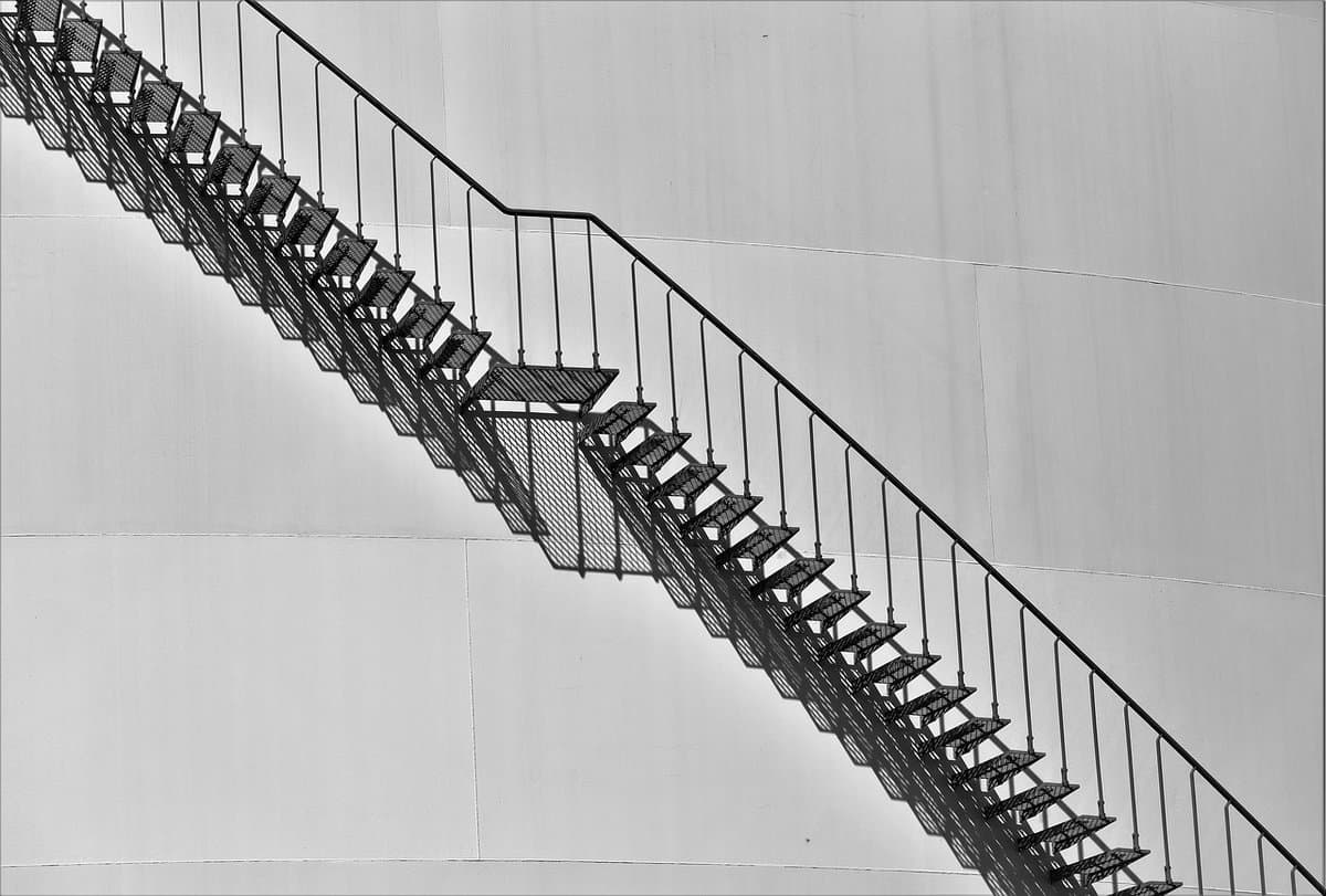 edifício long-stairs