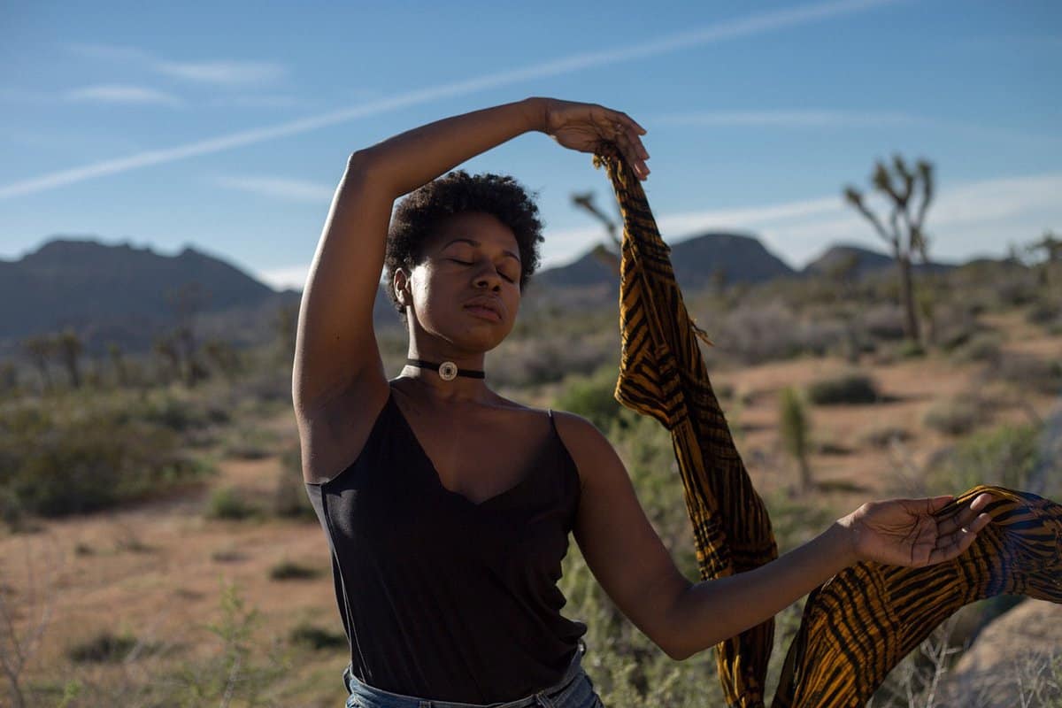 black-woman-desert