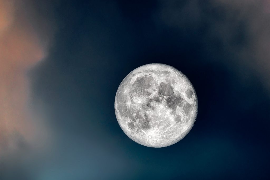 lua na primeira casa