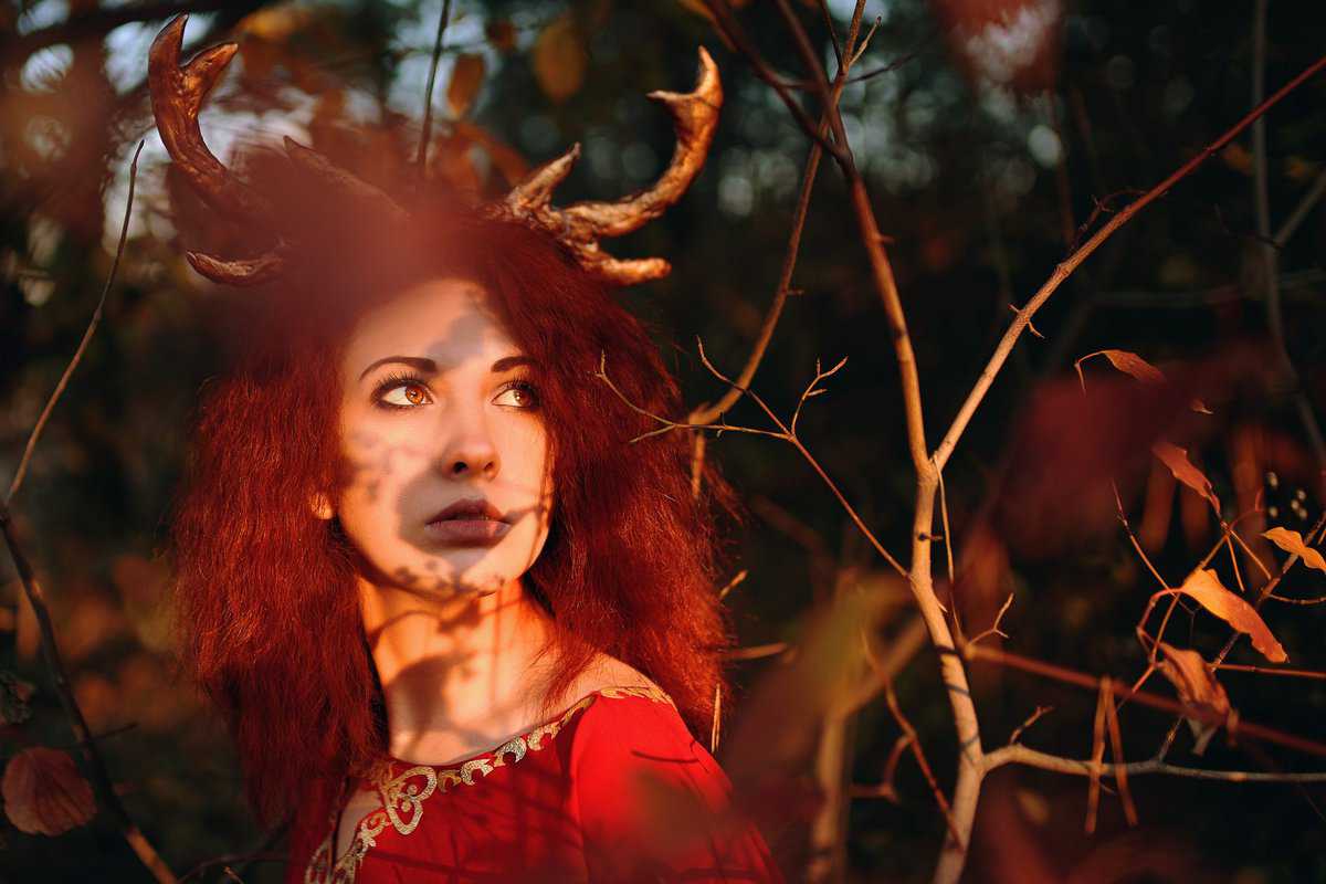 woman-horns-forest