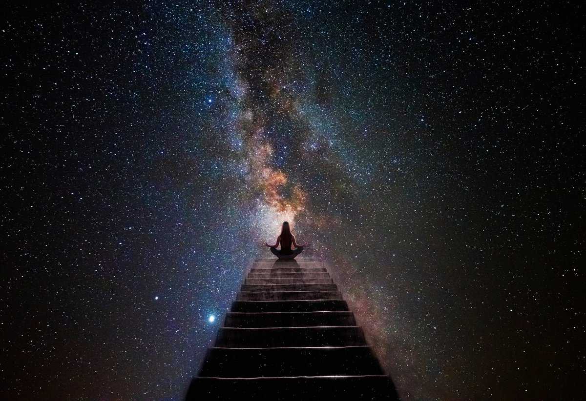 mujer-universo-meditación