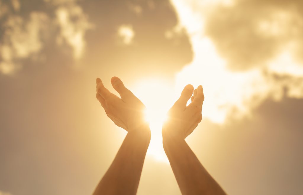 culto-mãos-céu
