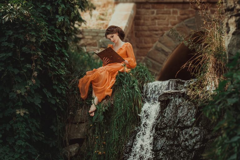 woman-reading-book