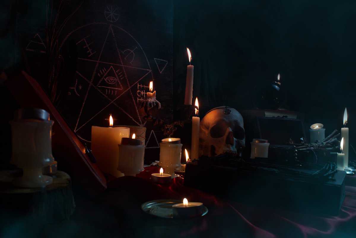 巫术-蜡烛-书籍