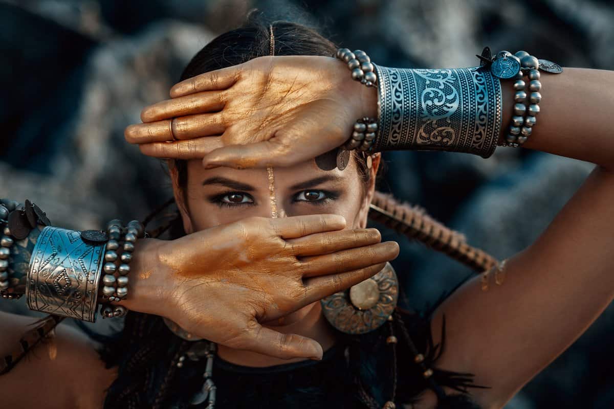 mujer-chamán tribal