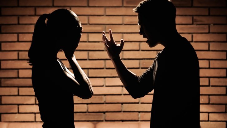 5 Horrendous Relationship Habits Couples Therapists Are Begging You to Stop Doing