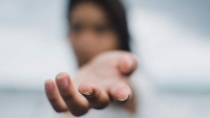 10 Signs Someone Is Genuinely Kind (Plus Some Hints They’re Just Faking It)