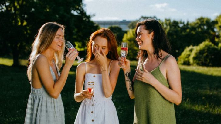 10 Ways to Be a Better Friend