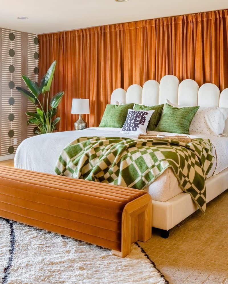Leo: Dramatic Flair and Regal Elements