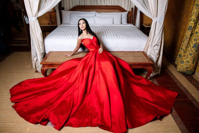 Red-Lovers: Life's Passionate Thrill-Seekers