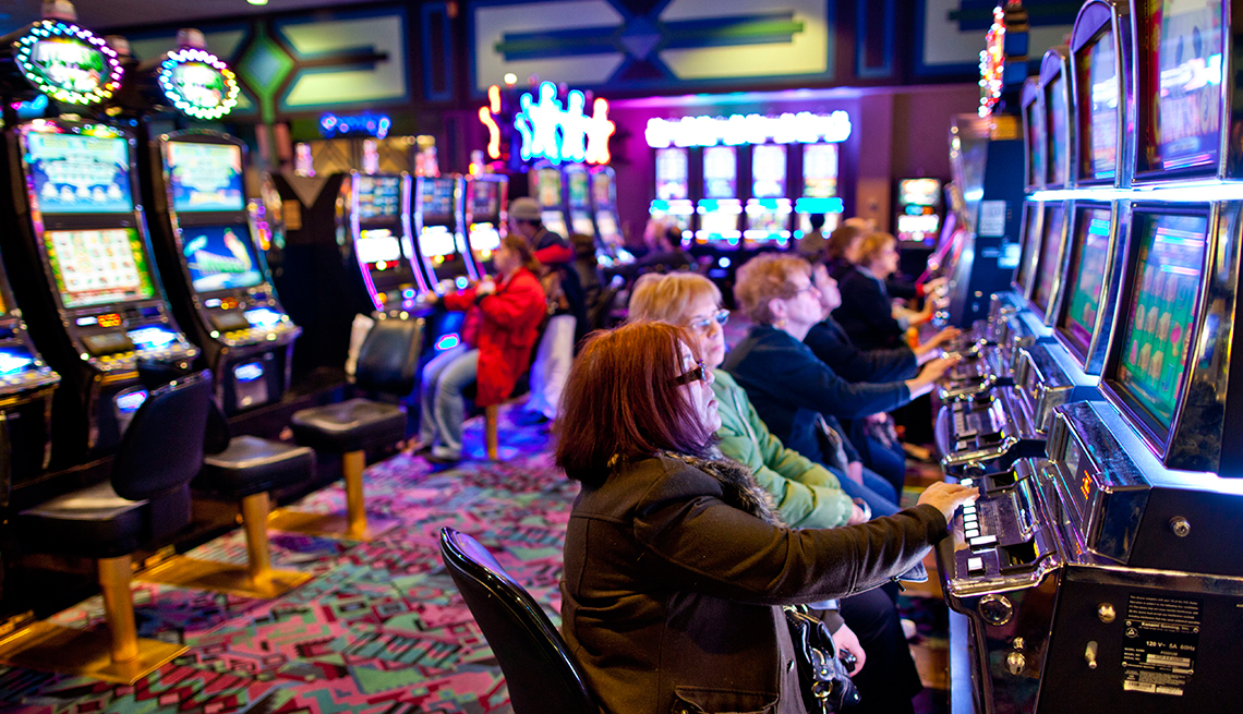online casino deposit 10 play with 50