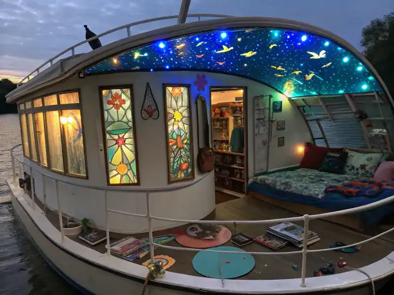 Pisces: A Floating Houseboat with an Underwater Viewing Room