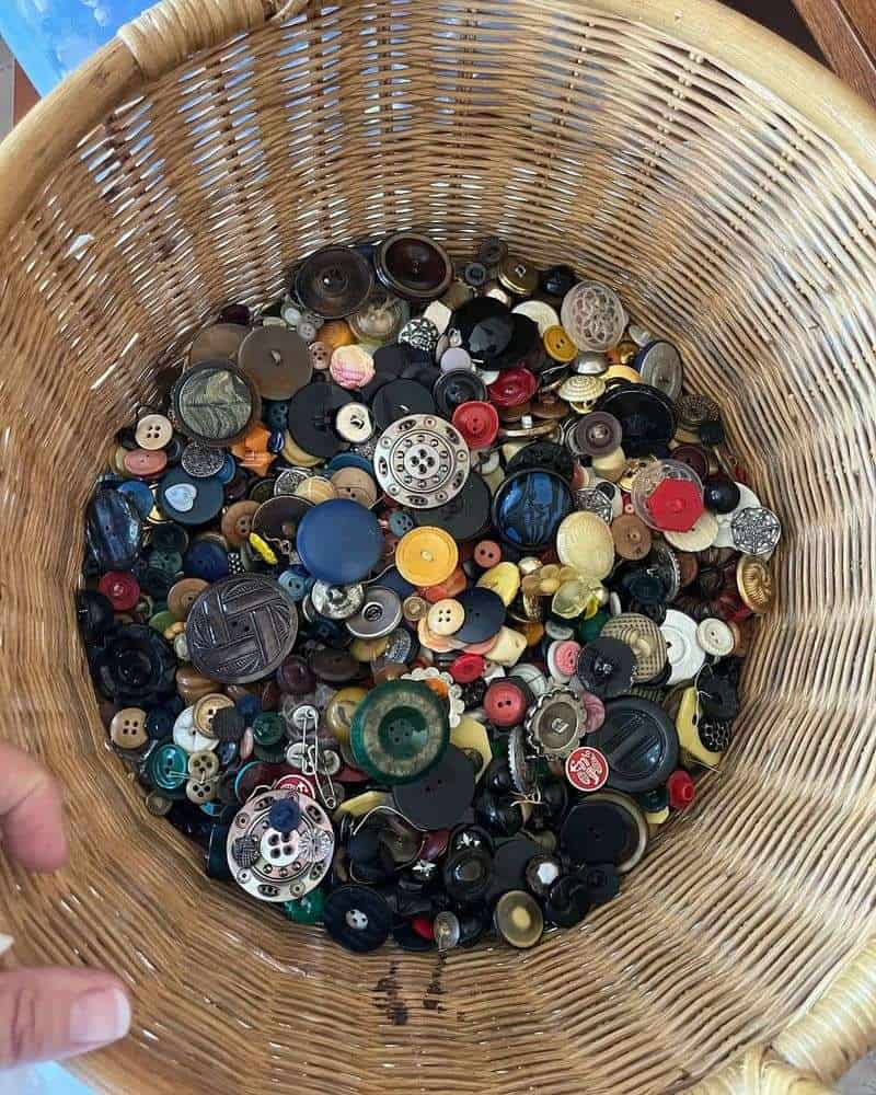 Button Beliefs and Omens