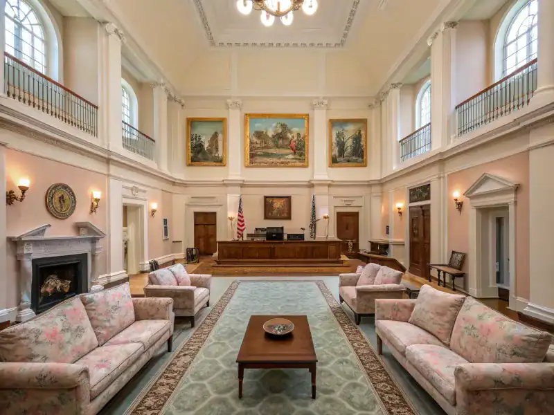 Libra: A Symmetrical Mansion with a Courtroom-Inspired Den