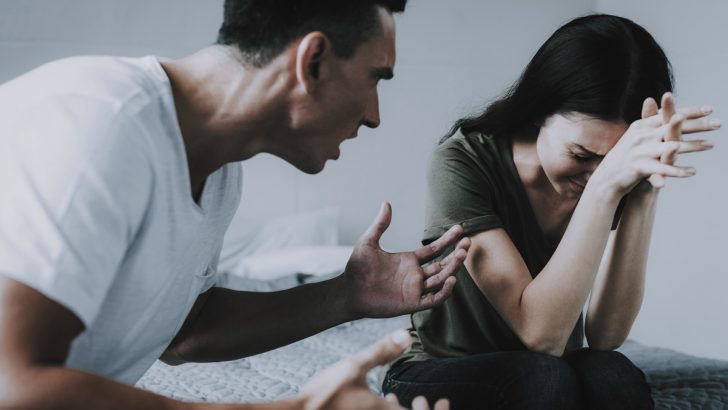 10 Warning Signs of Emotional Abuse In a Relationship