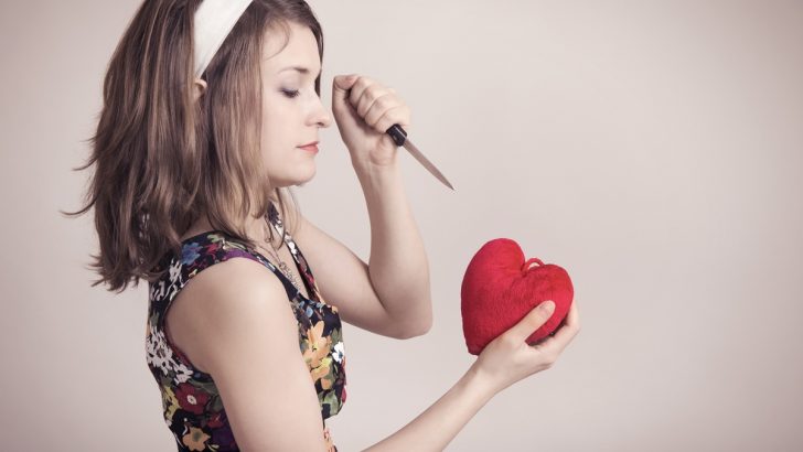 10 Signs a Woman Is Done with the Relationship Even Before Breaking Up